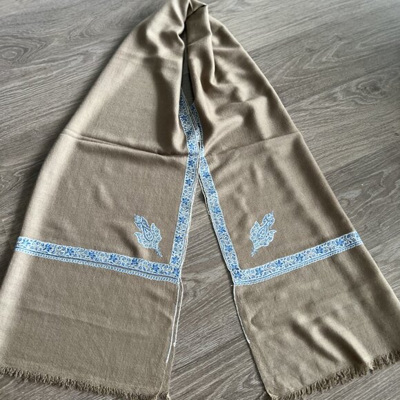 100 percent Pashmina | lightweight scarf | warm cozy scarf | hand embroidery - Picture 9 of 13